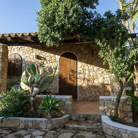 Dammusi Del Sole Aparthotel Lampedusa