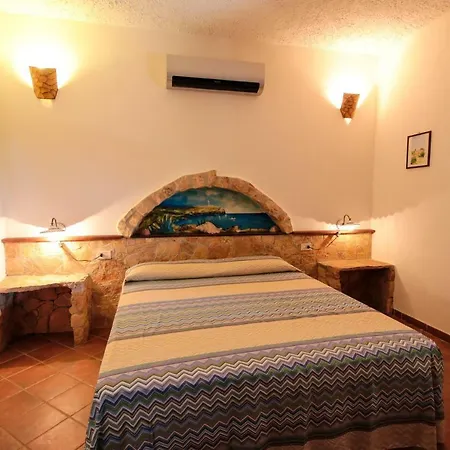 Dammusi Del Sole Aparthotel 3*