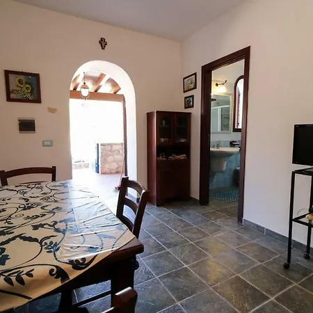 Dammusi Del Sole * لامبيدوزا