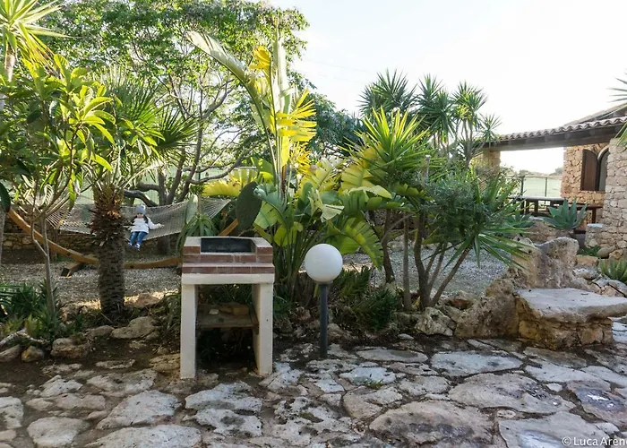 Aparthotel Dammusi Del Sole 3*